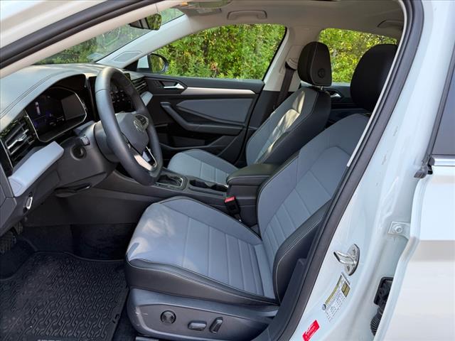 2025 Volkswagen Jetta SE - Photo 18