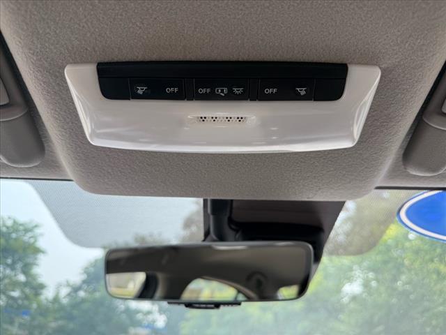 2023 Nissan Versa SR - Photo 21