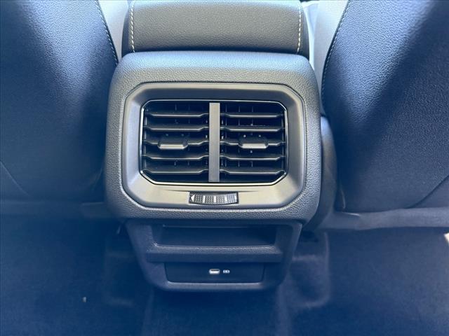 2025 Volkswagen Taos SE 4Motion - Photo 21