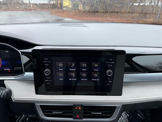 2025 Volkswagen Taos SE 4Motion - Photo 23