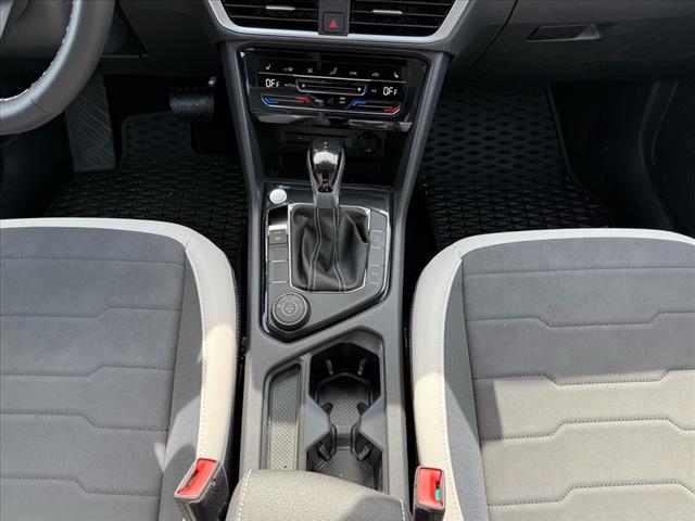 2025 Volkswagen Taos SE 4Motion - Photo 23
