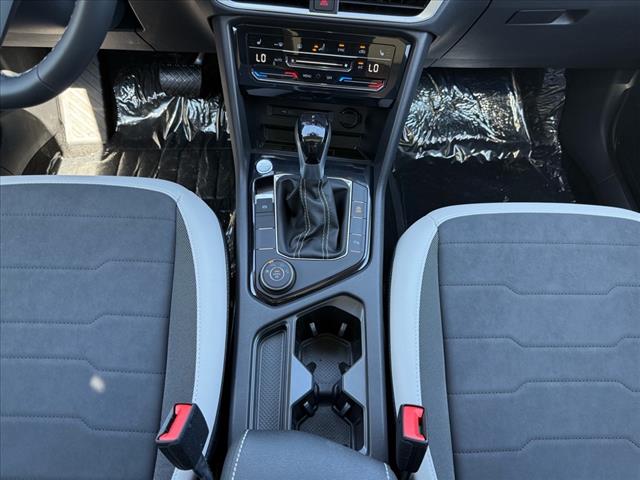 2025 Volkswagen Taos SE 4Motion - Photo 24
