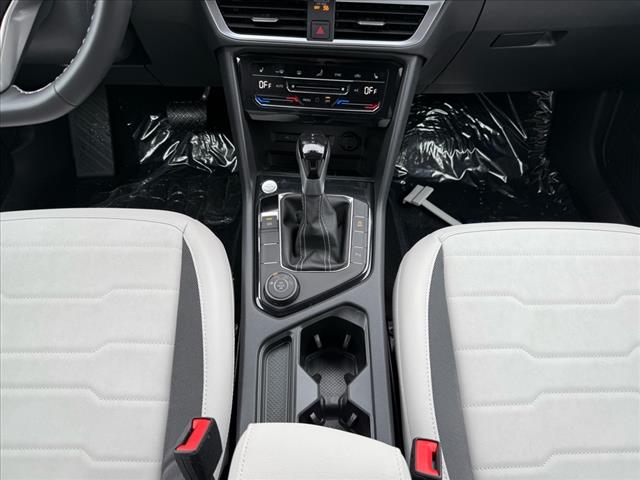 2025 Volkswagen Taos SE 4Motion - Photo 25