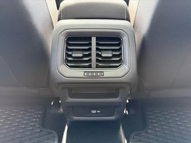 2025 Volkswagen Taos SE 4Motion - Photo 25