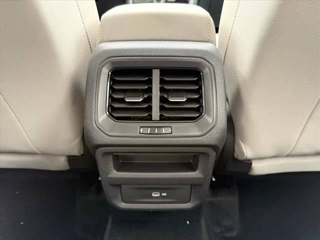 2025 Volkswagen Taos SE 4Motion - Photo 27
