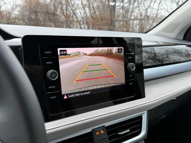 2025 Volkswagen Taos SE 4Motion - Photo 28