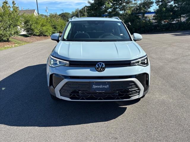 2025 Volkswagen Taos SE 4Motion - Photo 2