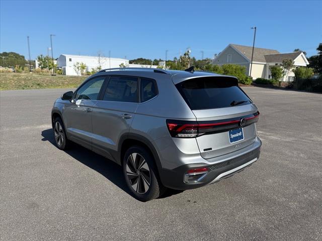 2025 Volkswagen Taos SE 4Motion - Photo 5