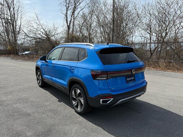 2025 Volkswagen Taos SE 4Motion - Photo 5
