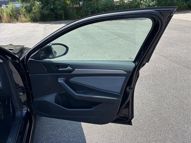 2025 Volkswagen Jetta SE - Photo 5