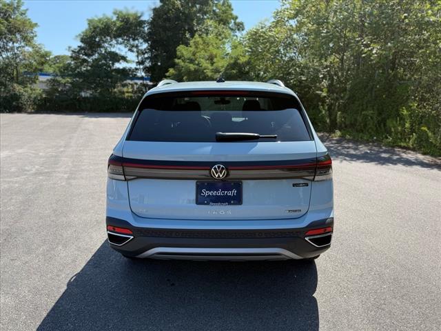 2025 Volkswagen Taos SE 4Motion - Photo 6
