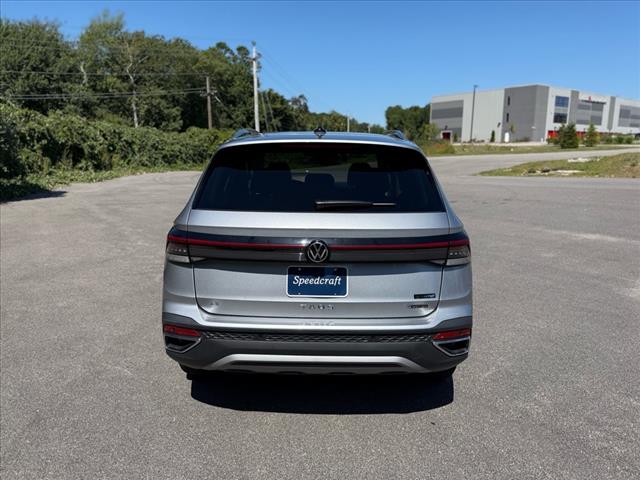 2025 Volkswagen Taos SE 4Motion - Photo 6