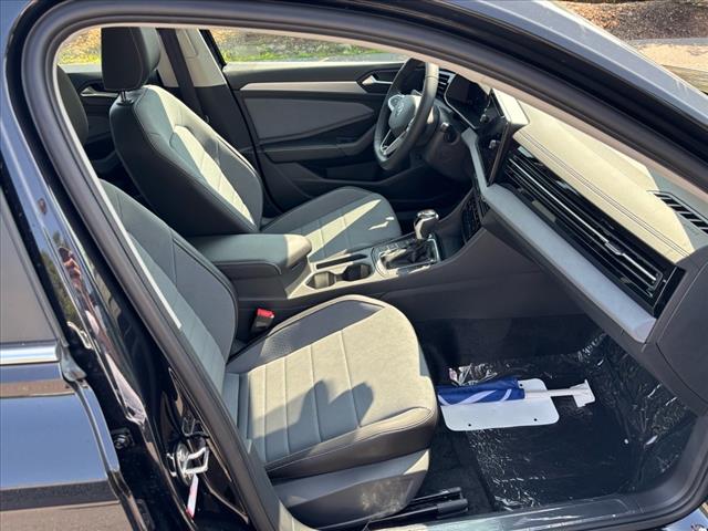 2025 Volkswagen Jetta SE - Photo 6