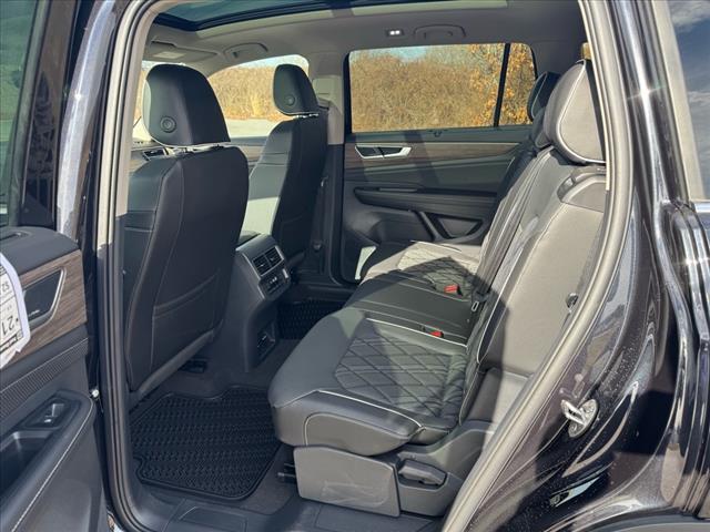 2025 Volkswagen Atlas SEL Premium R-Line 4Motion - Photo 7