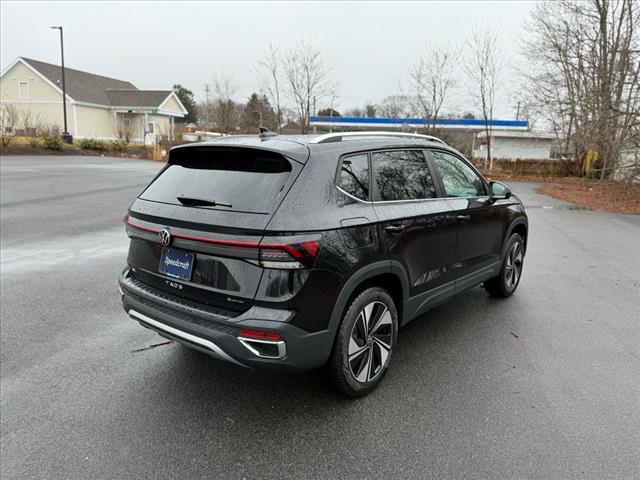 2025 Volkswagen Taos SE 4Motion - Photo 7