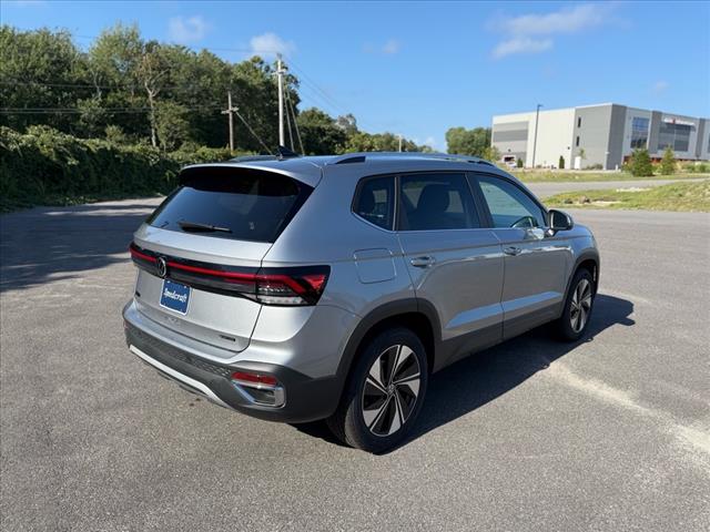 2025 Volkswagen Taos SE 4Motion - Photo 7