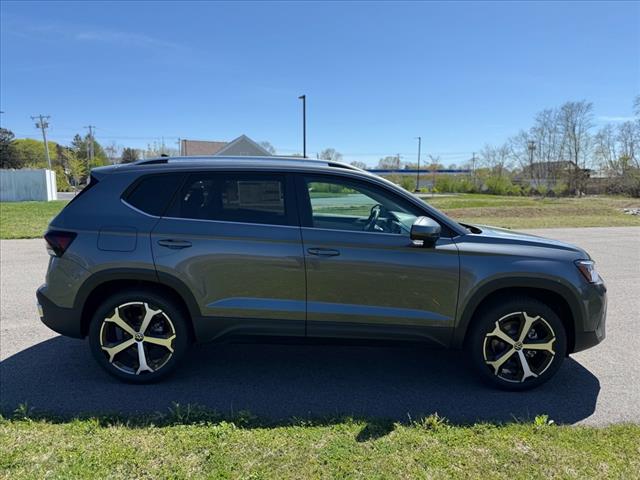 2025 Volkswagen Taos SEL 4Motion - Photo 8