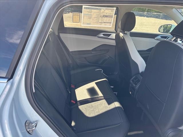 2025 Volkswagen Taos SE 4Motion - Photo 8