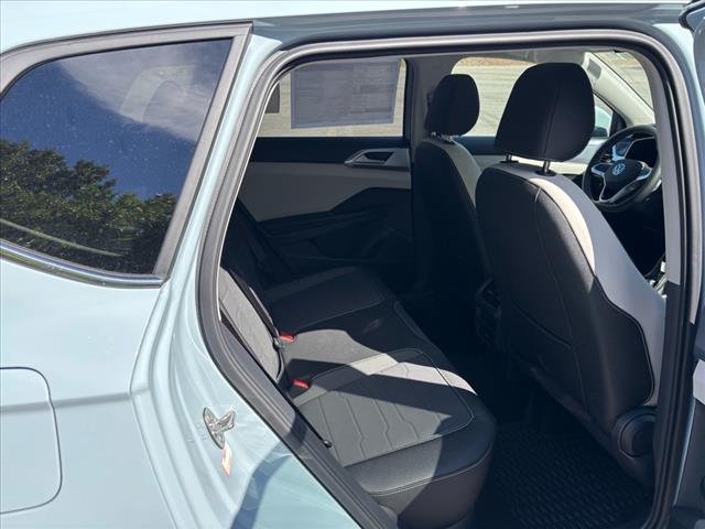 2025 Volkswagen Taos SE 4Motion - Photo 8