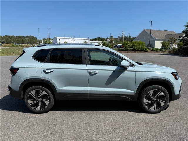 2025 Volkswagen Taos SE 4Motion - Photo 8