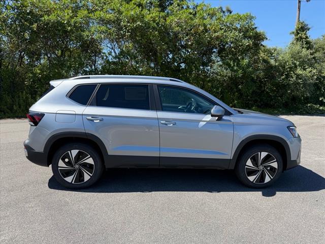 2025 Volkswagen Taos SE 4Motion - Photo 8