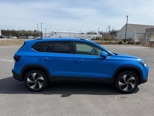 2025 Volkswagen Taos SE 4Motion - Photo 8