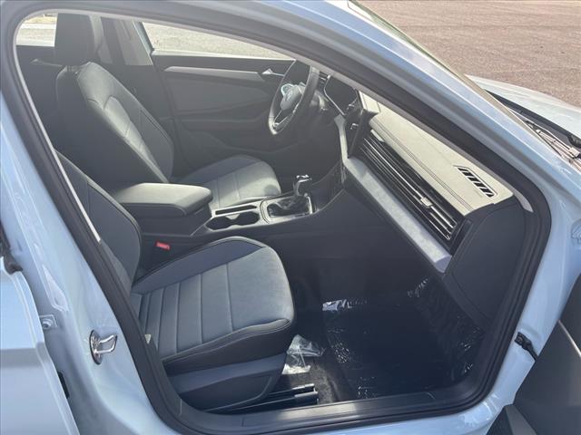 2025 Volkswagen Jetta SE - Photo 8