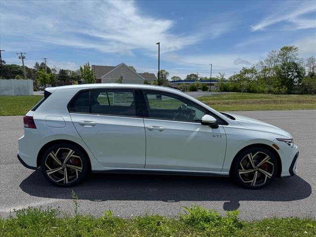 2025 Volkswagen Golf GTI SE - Photo 8