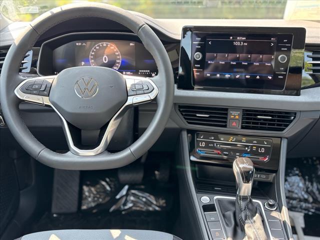 2025 Volkswagen Jetta SE - Photo 9
