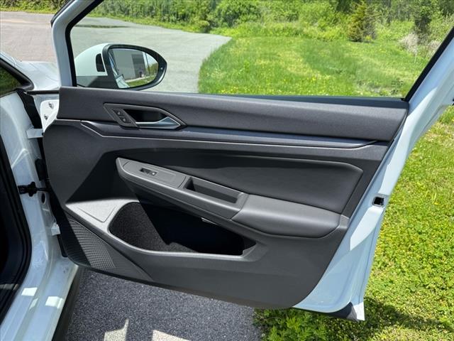 2025 Volkswagen Golf GTI SE - Photo 9