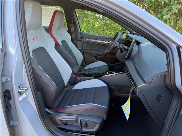 2025 Volkswagen Golf GTI SE - Photo 9