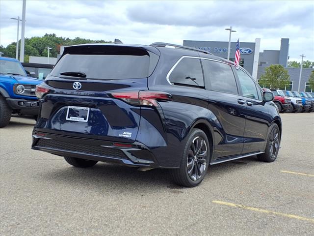 2022 Toyota Sienna XSE 7 Passenger
