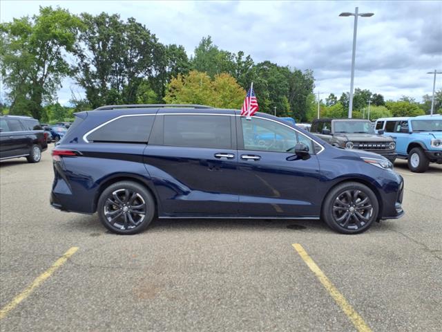 2022 Toyota Sienna XSE 7 Passenger