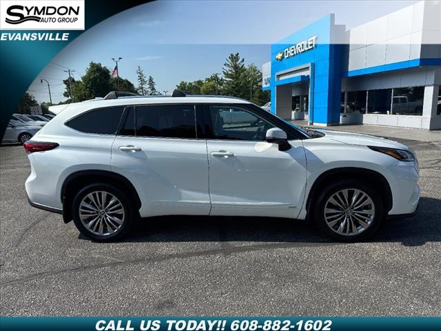 2022 Toyota Highlander Hybrid Platinum