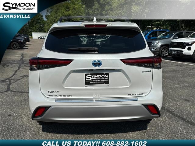 2022 Toyota Highlander Hybrid Platinum
