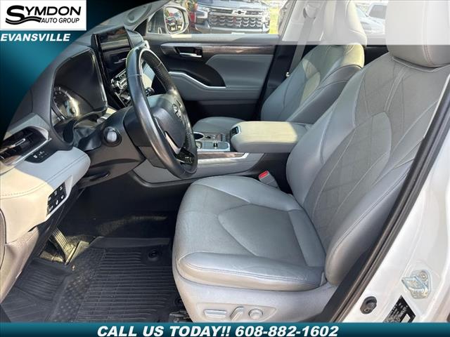 2022 Toyota Highlander Hybrid Platinum