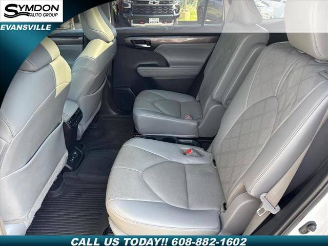2022 Toyota Highlander Hybrid Platinum