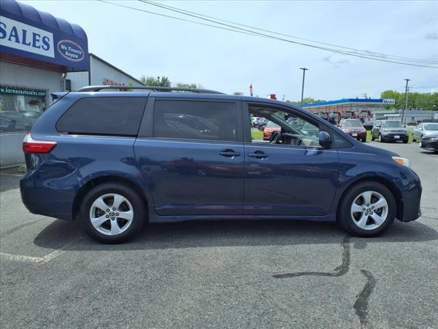 2020 Toyota Sienna LE 7-Passenger Auto Access Seat