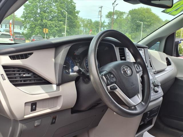 2020 Toyota Sienna LE 7-Passenger Auto Access Seat