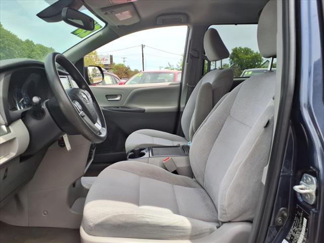 2020 Toyota Sienna LE 7-Passenger Auto Access Seat