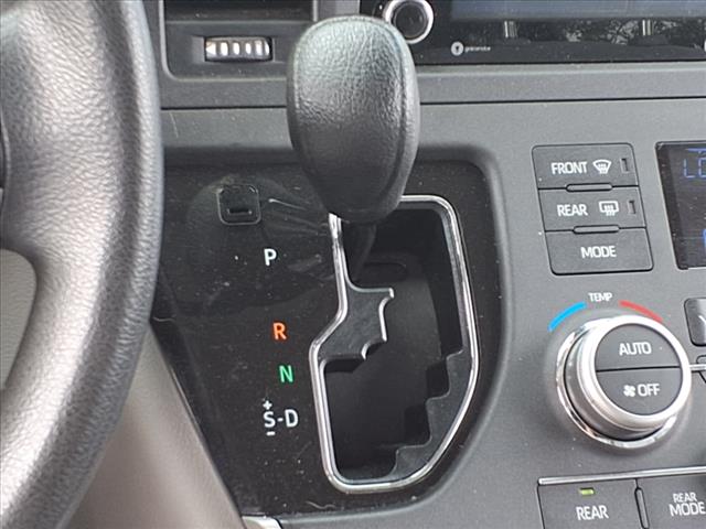 2020 Toyota Sienna LE 7-Passenger Auto Access Seat
