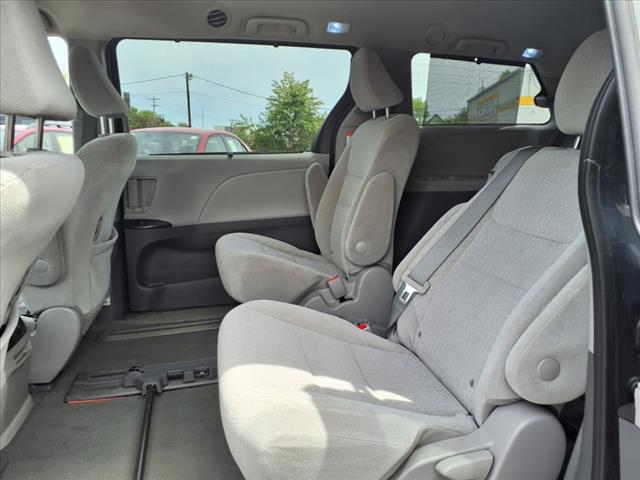 2020 Toyota Sienna LE 7-Passenger Auto Access Seat