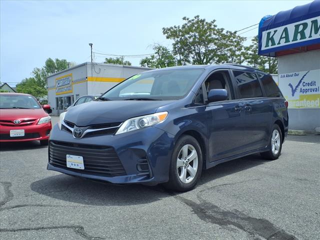 2020 Toyota Sienna LE 7-Passenger Auto Access Seat