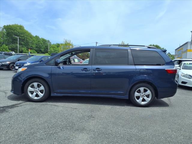 2020 Toyota Sienna LE 7-Passenger Auto Access Seat