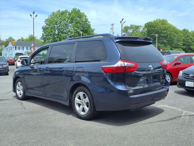 2020 Toyota Sienna LE 7-Passenger Auto Access Seat