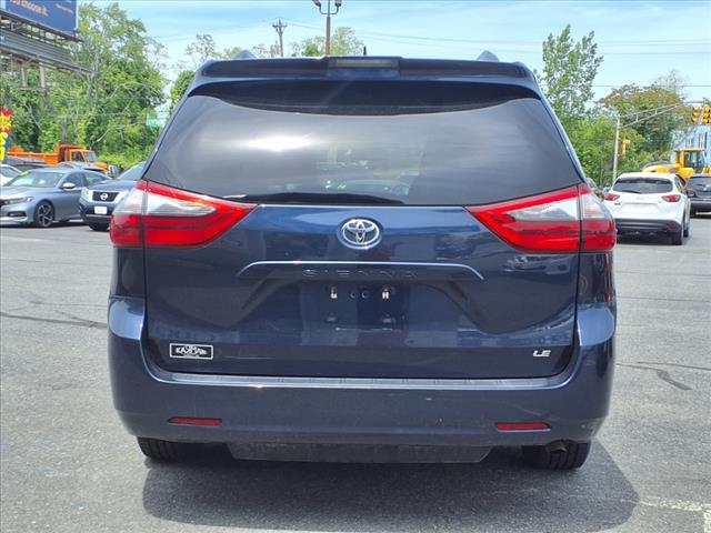 2020 Toyota Sienna LE 7-Passenger Auto Access Seat
