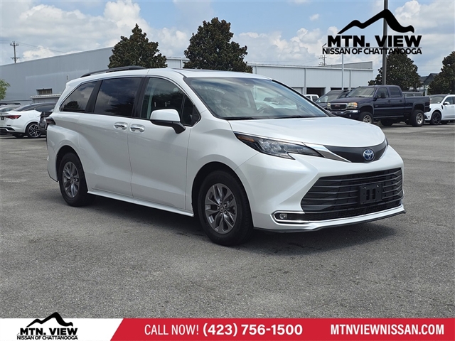2024 Toyota Sienna XLE 8-Passenger