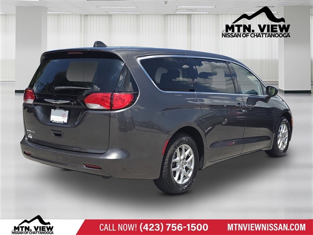 2022 Chrysler Voyager LX