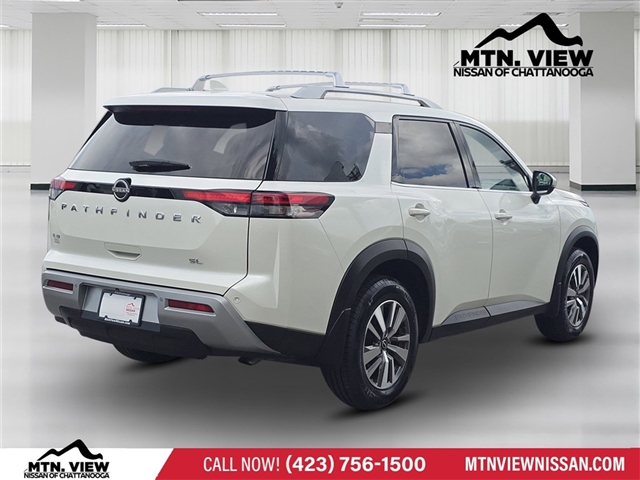 2022 Nissan Pathfinder SL
