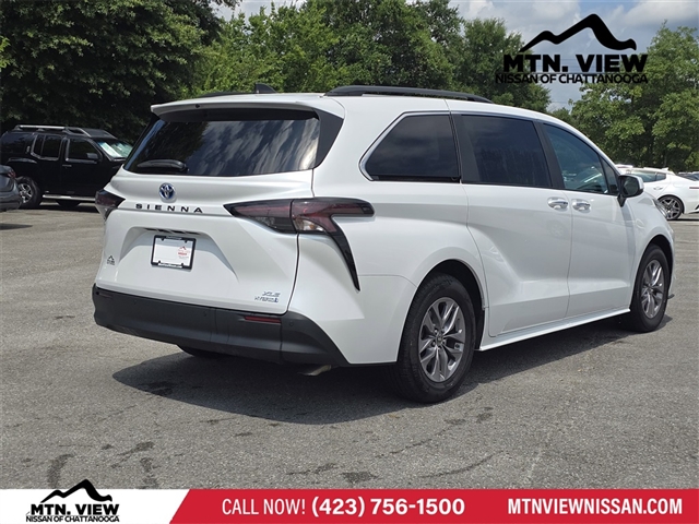 2024 Toyota Sienna XLE 8-Passenger
